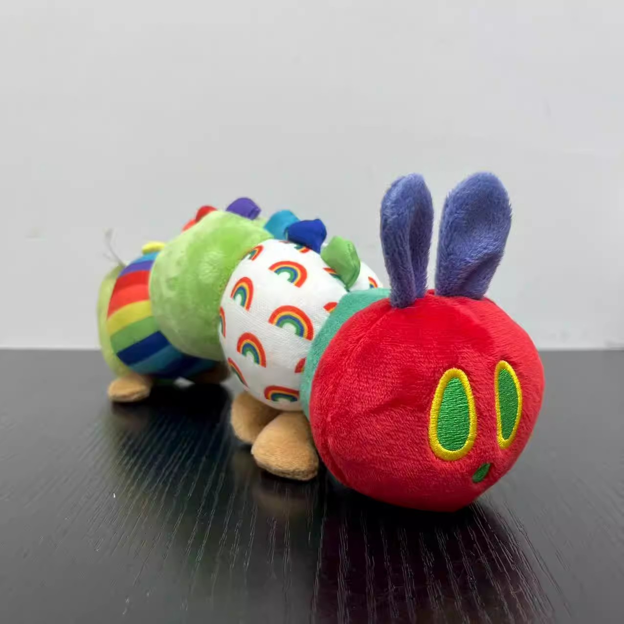 Kids Toys Very - หนังสือน่ารัก หนอนน้อยจอมตะกละ เปลี่ยนเป็นผีเสื้อ ตุ๊กตาผ้ากำมะหยี่ 26 ซม.