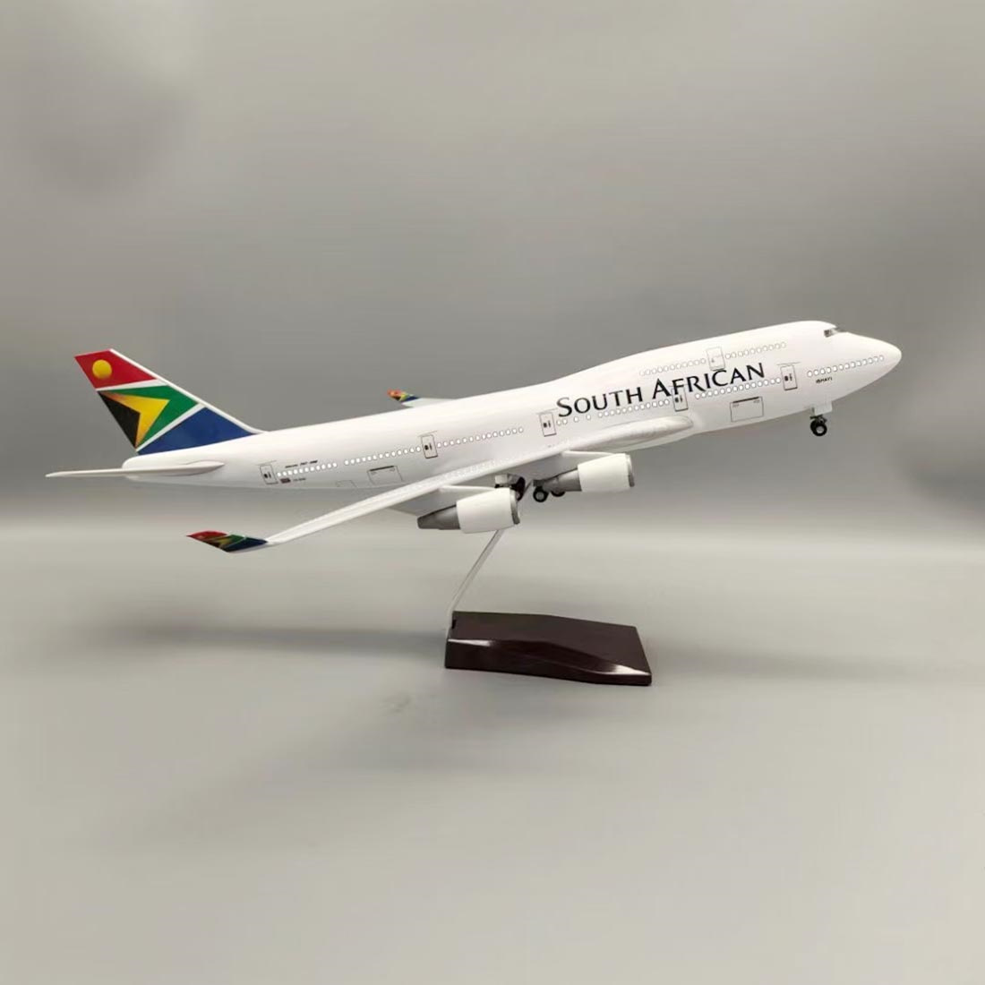 Kids Toys Kit - ของเล่นสําหรับเด็ก South African 1:150 B747 เครื่องบินเครื่องบินชุดจอแสดงผลDiecastสําหรับผู้ใหญ่ที่มีไฟLED